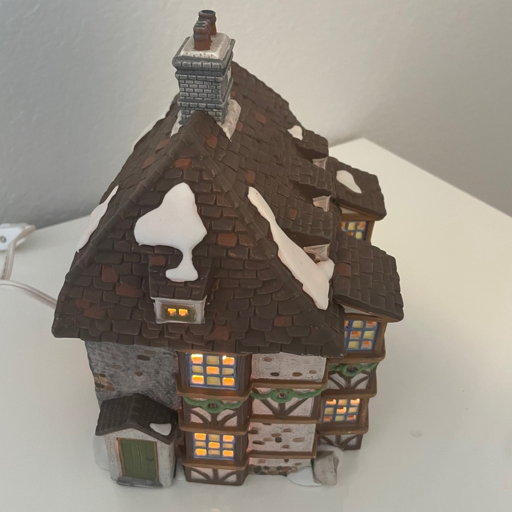 Department 56 Dickens Village Sir John Falstaff Inn 1995 Heritage Collection - Picture 5 of 9